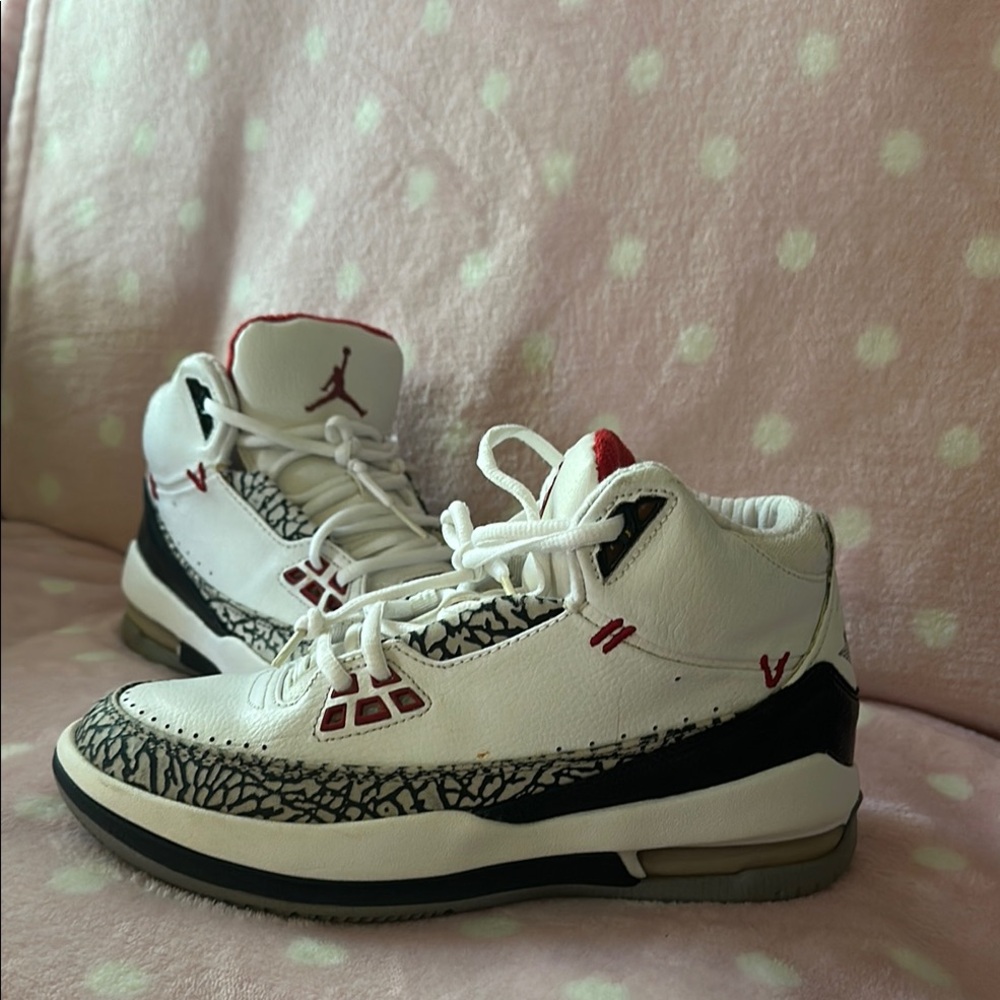 Retro Jordan Big Kids Sneakers - White, Black, Red. Size 6.5 EUC